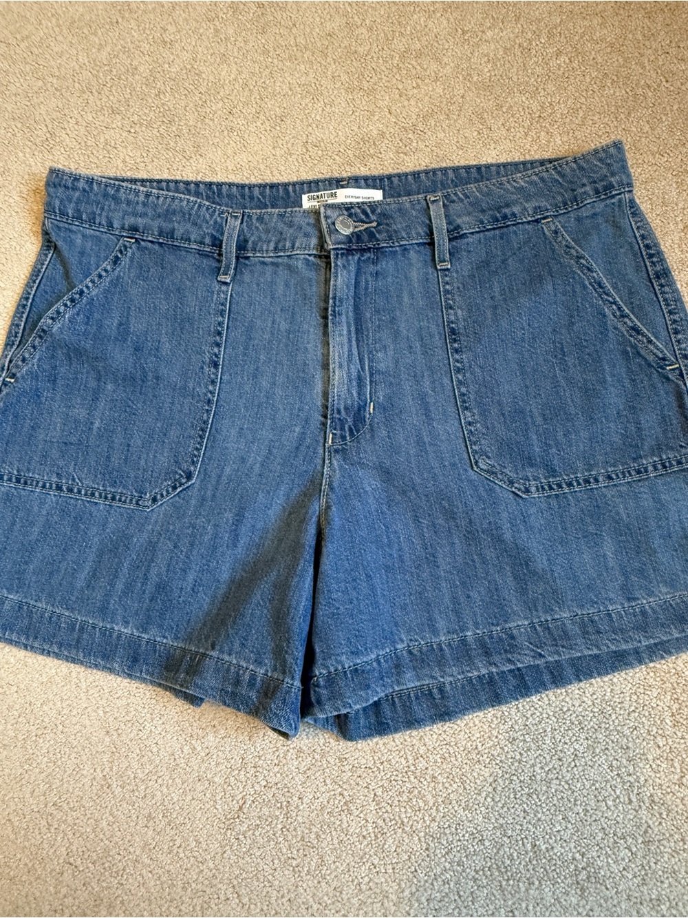 Levi’s Signature Gold Everyday Denim Shorts sz 14 W32